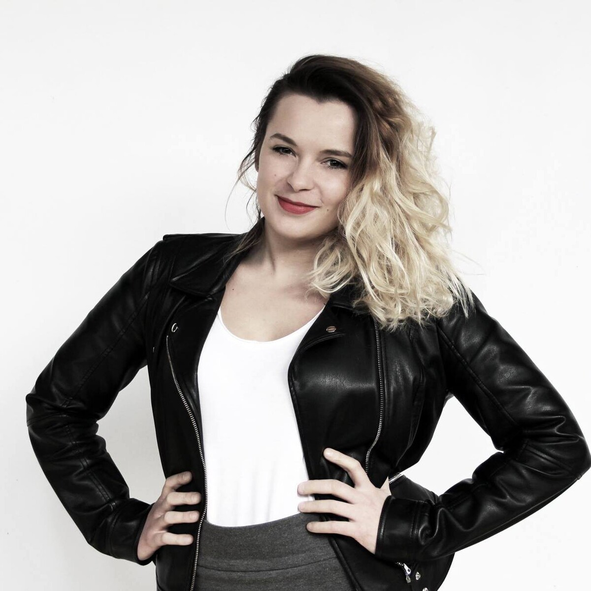 R